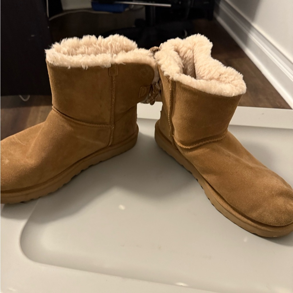 UGG Cream Sheepskin Footwear - Picture 6 of 8